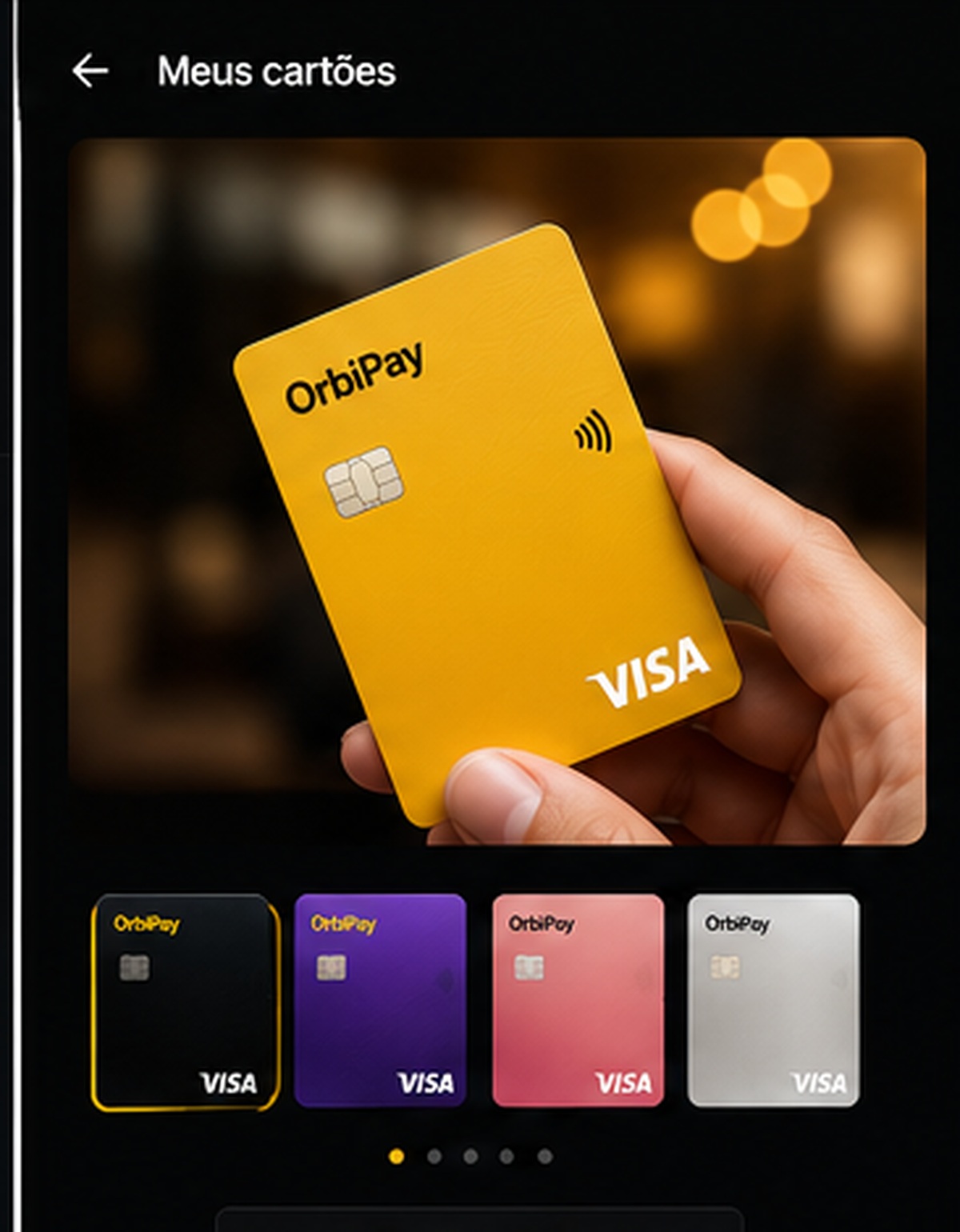 Pessoa segurando cartão amarelo OrbiPay